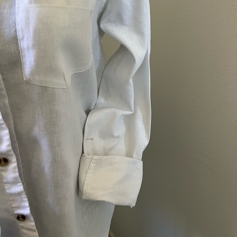 XS Old Navy Women’s Classic White Shirt, Long Sleeve, Button Up, Cotton - Picture 5 of 10